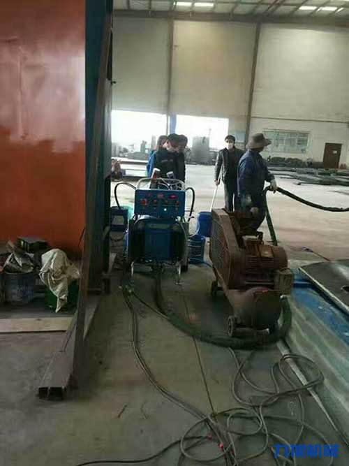 北京聚氨酯噴涂設(shè)備(圖2) 聚氨酯噴涂設(shè)備墻體施工