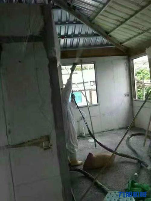 如何掌握聚氨酯噴涂機(jī)施工的技術(shù)(圖2) 聚氨酯發(fā)泡噴涂屋頂施工