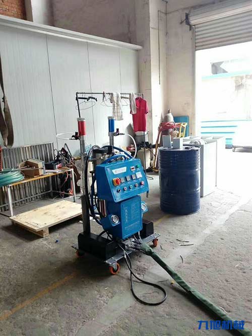 Q5600/380V發(fā)泡聚氨酯噴涂機(圖2) Q5600/380V發(fā)泡聚氨酯噴涂機施工案例
