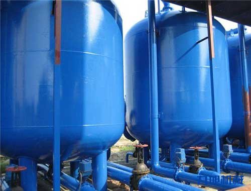南京聚脲噴涂 為什么儲罐防腐施工用高壓噴涂機(圖2) 聚脲噴涂設(shè)備油罐內(nèi)外壁防腐施工案例